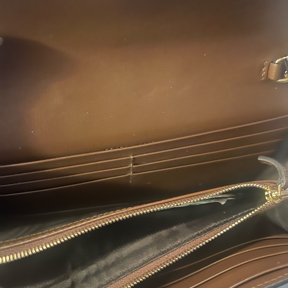 Authentic Gucci wallet on a chain bag. Great condition. - Picture 3 of 14